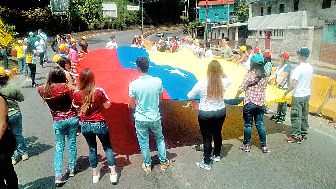 Opositores protestaron en  Los Teques y Los Salias
