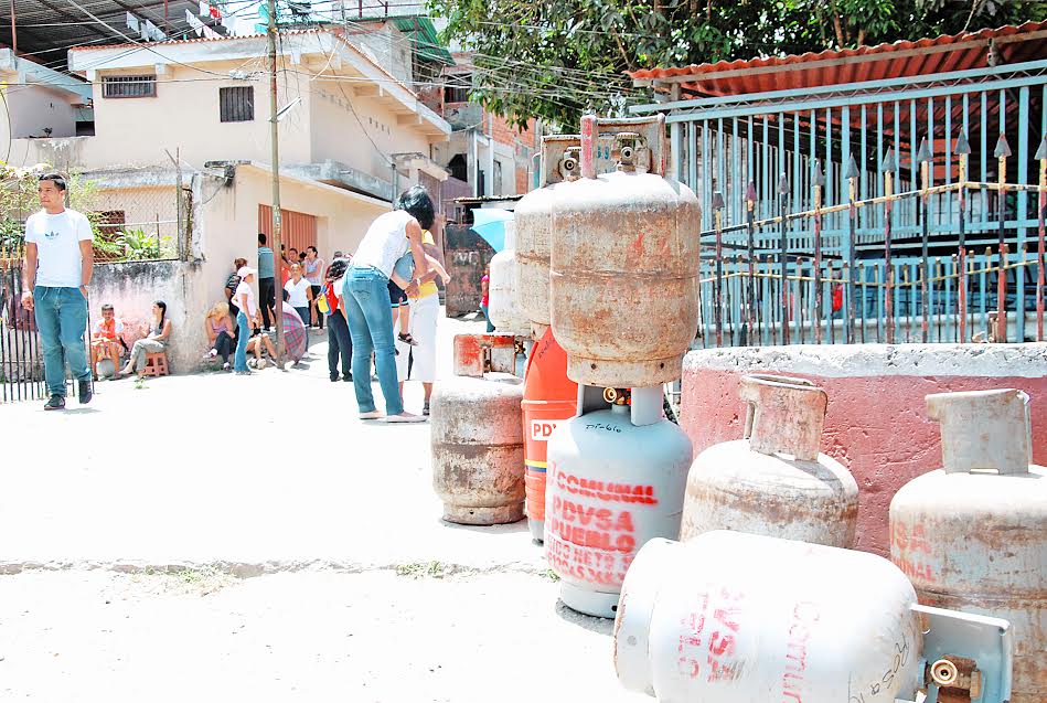En Alberto Ravell sufren para conseguir gas