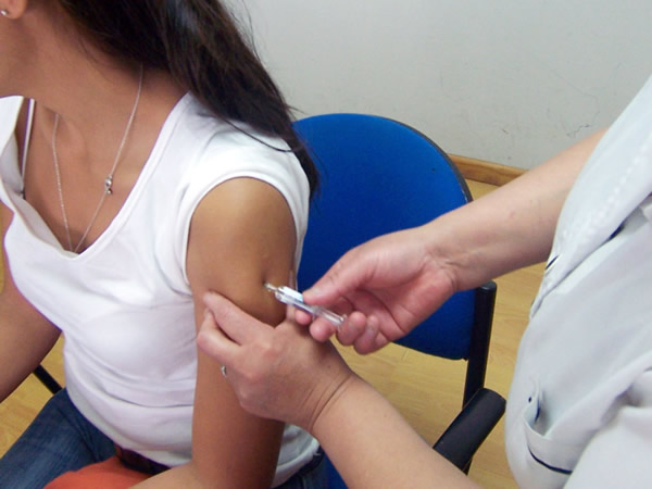 Nueva vacuna contra el Virus del Papiloma Humano previene el contagio con solo 2 dosis