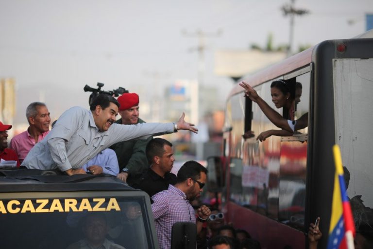 Apostamos al amor entre el pueblo porque nos mueven los valores del socialismo, aseguró Presidente Maduro