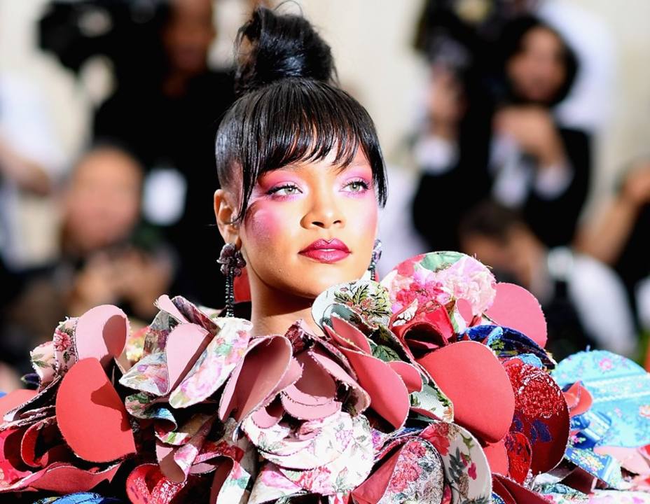 Rihanna destaca en la tradicional cena de gala del Met