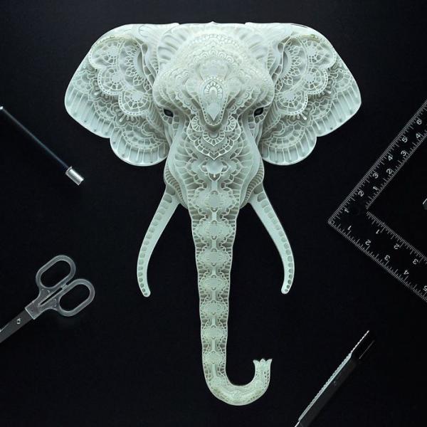 Crea esculturas en papel para generar conciencia sobre los animales en peligro de extinción