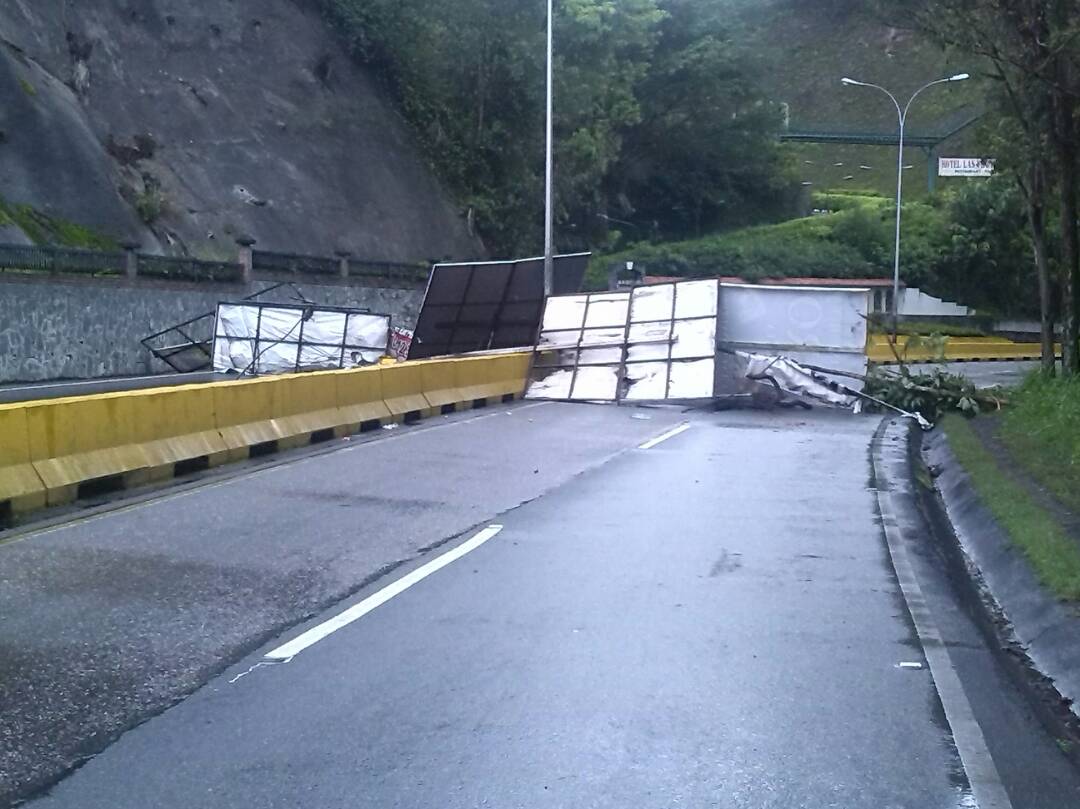 Manifestantes trancan en la Panamericana