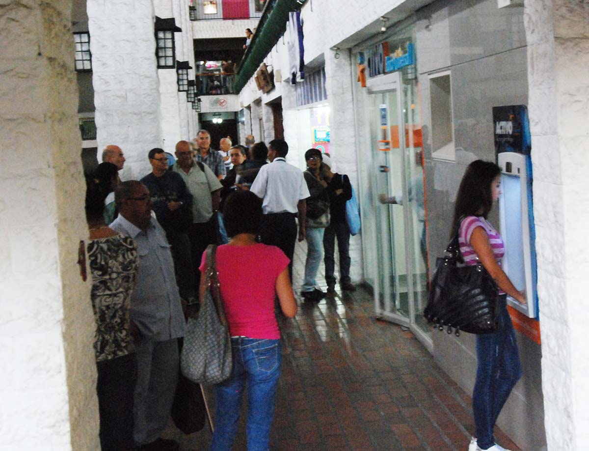Centros comerciales reactivan sus actividades
