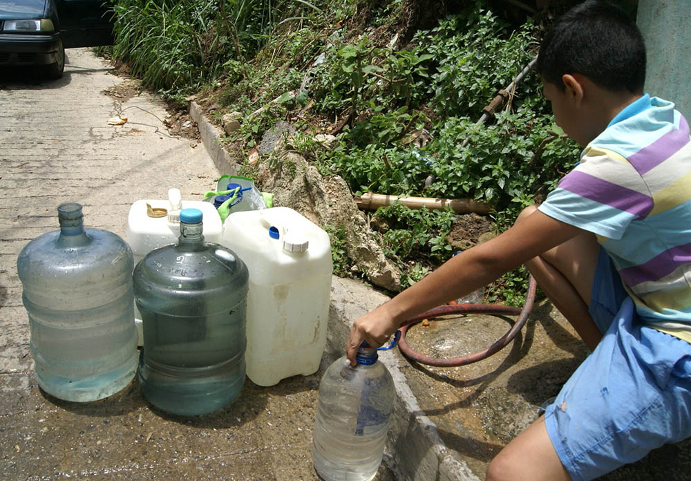 Amenazan con cerrar calles  por falta de agua