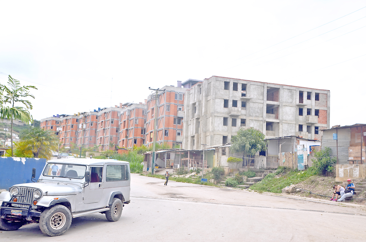 40 familias de La Ladera esperan por su “techo”