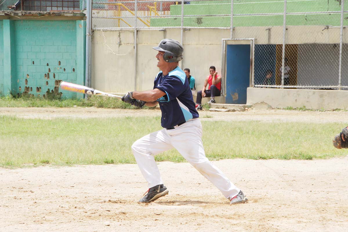 Hermanos Seijas y Cheo García bailaron a Carlos Angustia