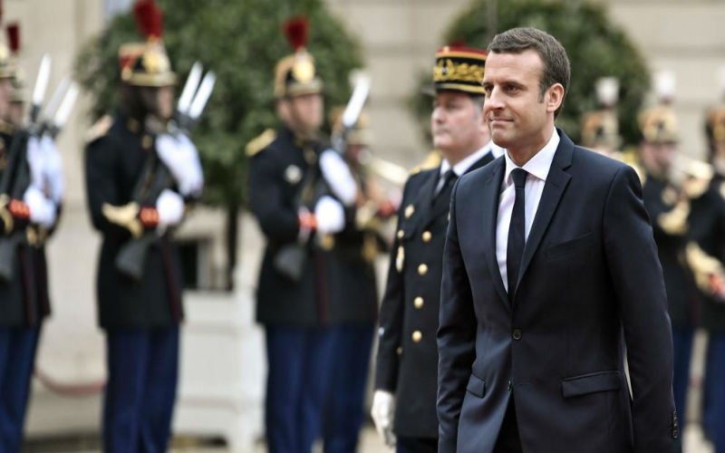 Macron asume la Presidencia con un mensaje de esperanza