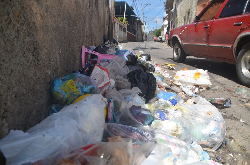 Basura colapsa calles  de El Retén