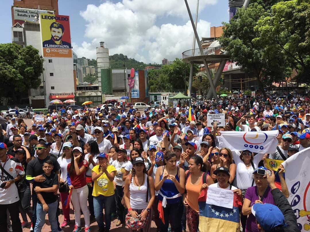 Oposición marcha por la “libertad de expresión” hasta la plaza Alfredo Sadel