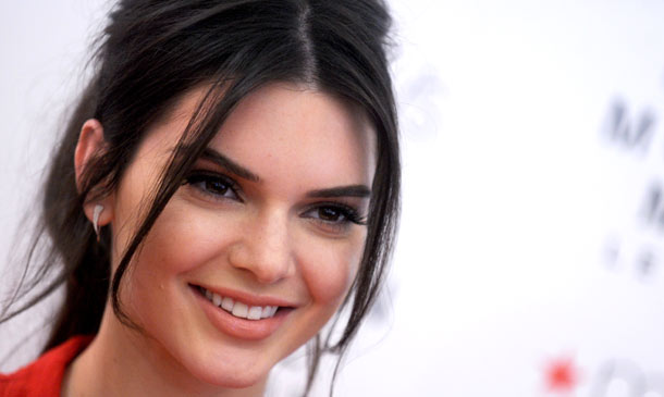 Kendall Jenner tuvo una aparatosa caída