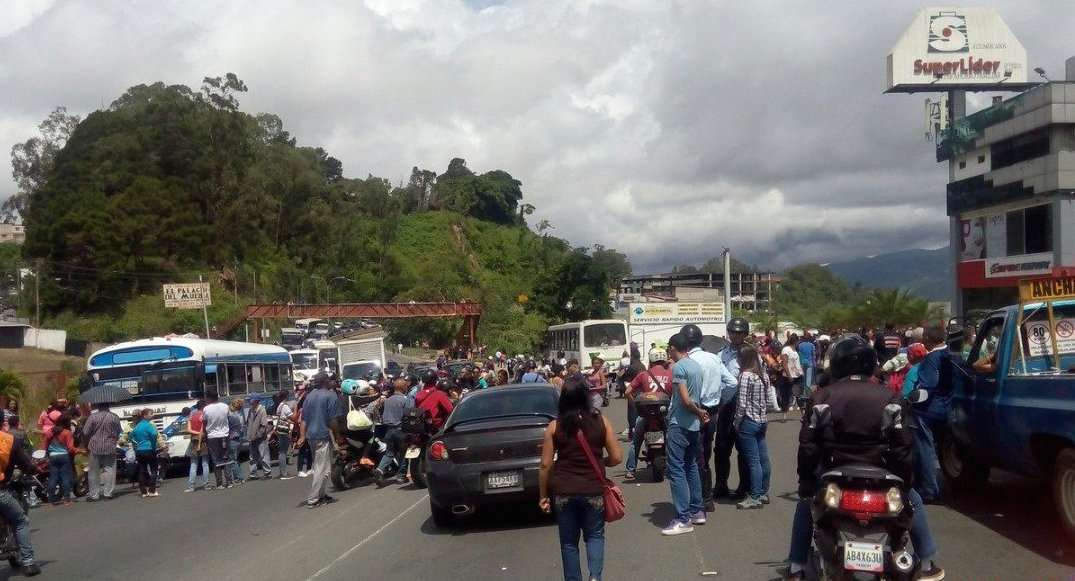 Protestan en la Panamericana por alimentos