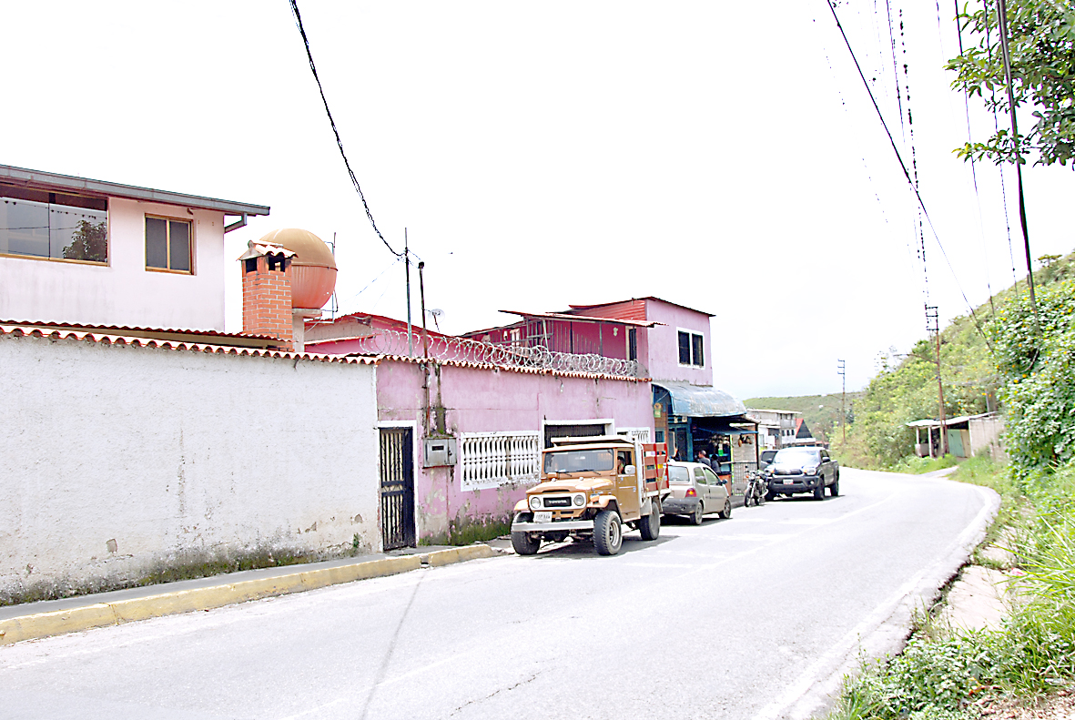 Hasta una semana pasan sin agua en Las Dalias