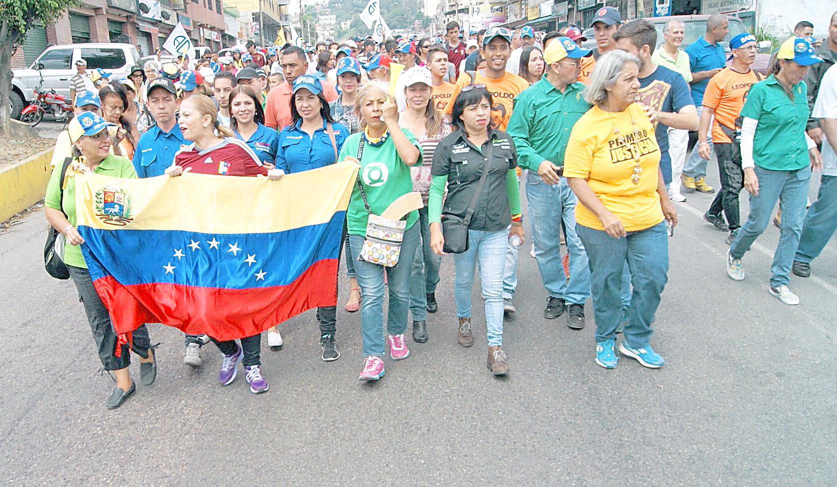 Opositores se movilizaron en Los Teques