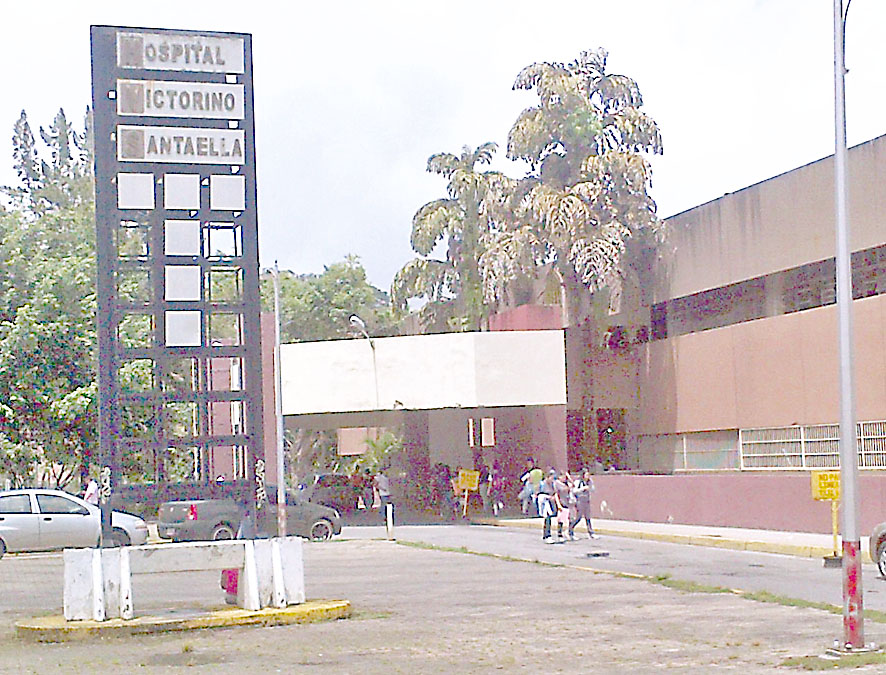 Departamento de foniatría del HVS entrega audioprótesis