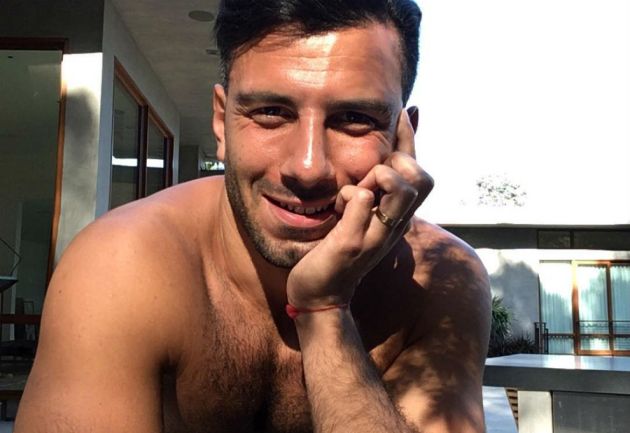 Novio de Ricky Martin desata escándalo por foto explícita