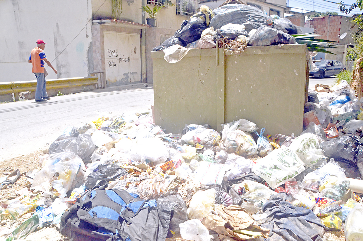 Exigen depósito de basura en La Placita