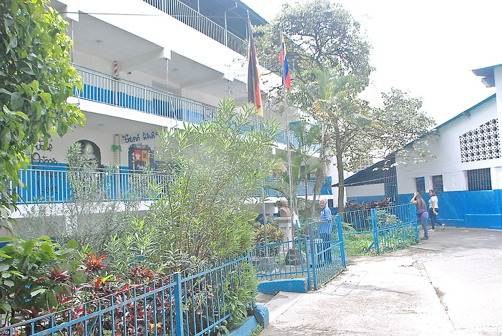 Docentes de la Rodríguez López no han abandonado las aulas