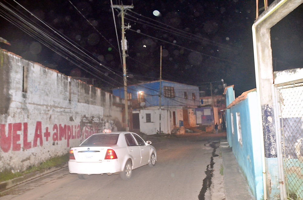 Como boca de lobo avenida  de la Rómulo Gallegos