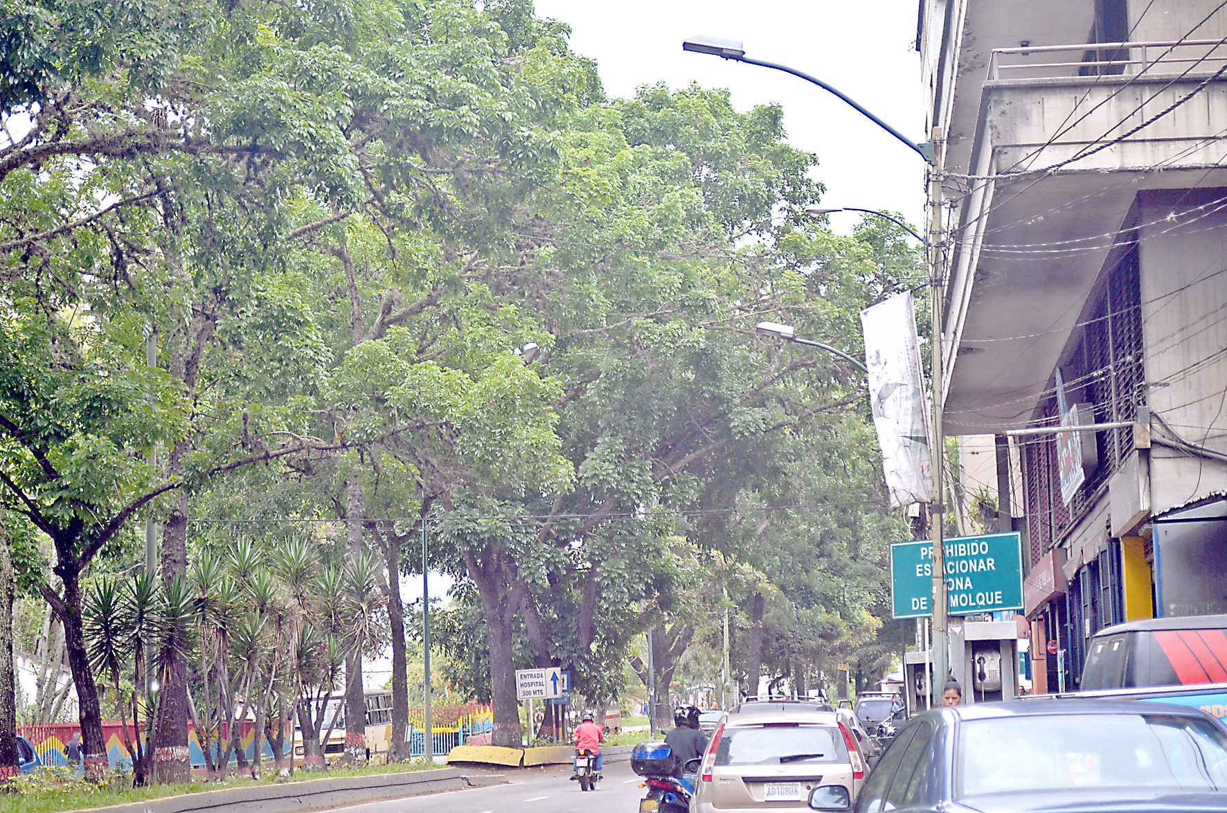 Reportan poca iluminación en la Bicentenario