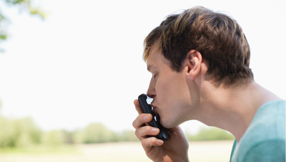 Amamos demasiado a los celulares: es momento de hablar sobre eso