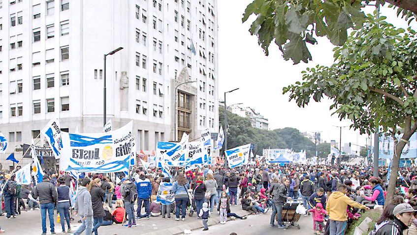 Policía dispersó a manifestantes en Argentina   