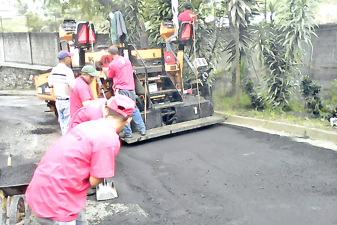 Culminan asfaltado en El Encanto