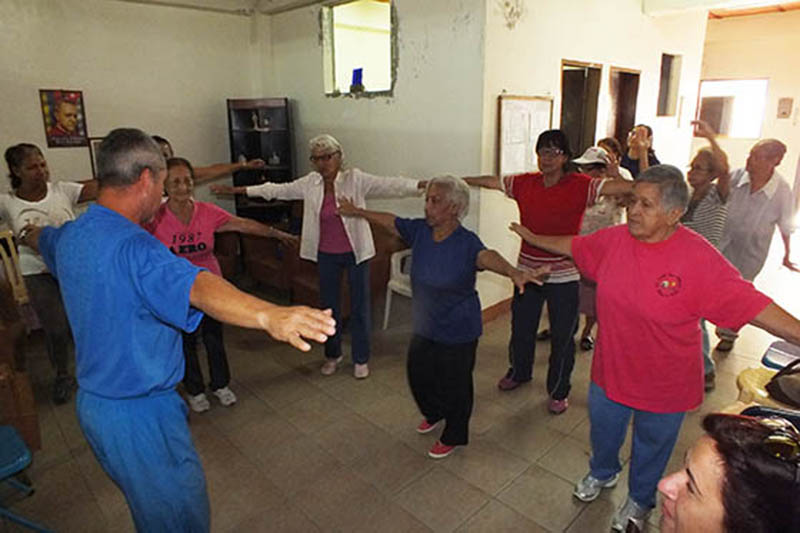 Abuelitos se activaron con bailosalud