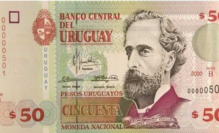 Uruguay inaugura billetes de plástico creados con polímero
