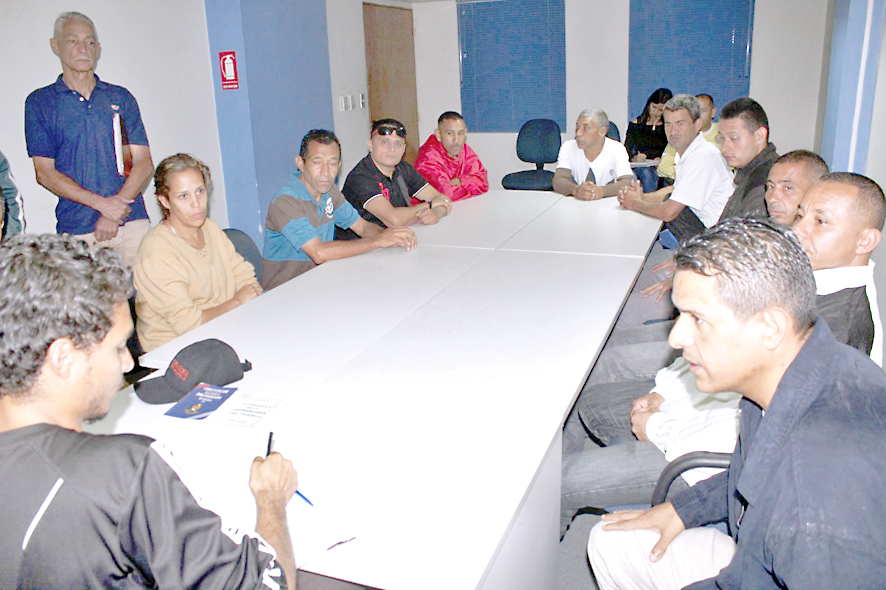 Personal de la Gobernación pide auxilio a la Defensoría