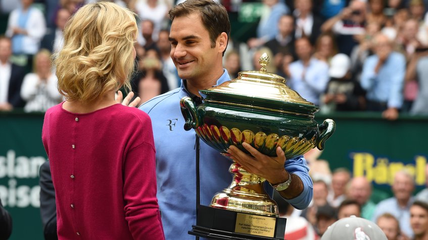 Federer conquista Halle frente a Zverev