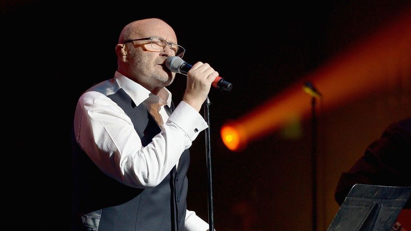 Hospitalizan a Phil Collins tras sufrir caída en un hotel en Londres