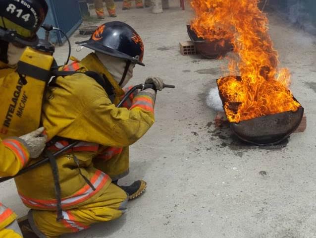Bomberos de Miranda realiza curso para manejo de equipo contra incendios