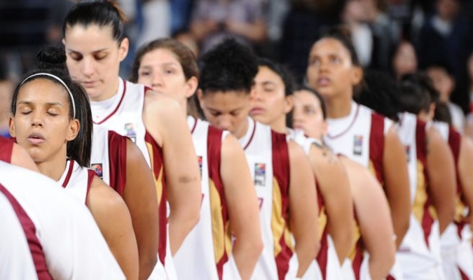 Baloncesto: La selección femenino ya emprendió viaje a Argentina