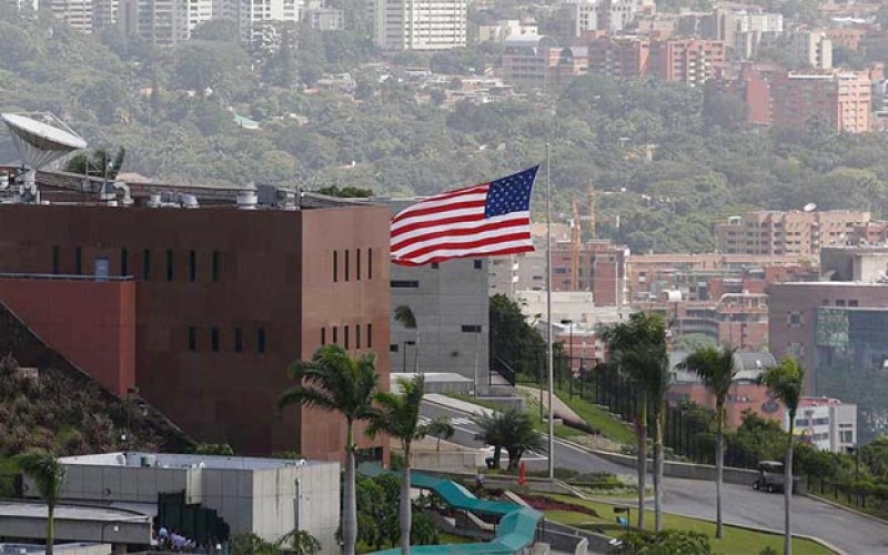 EEUU ordena salir de Venezuela a familias del personal de embajada en Caracas