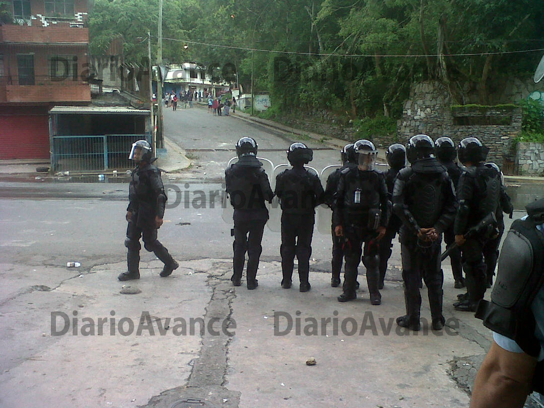 Polimiranda dispersa barricadas y manifestantes en El Encanto