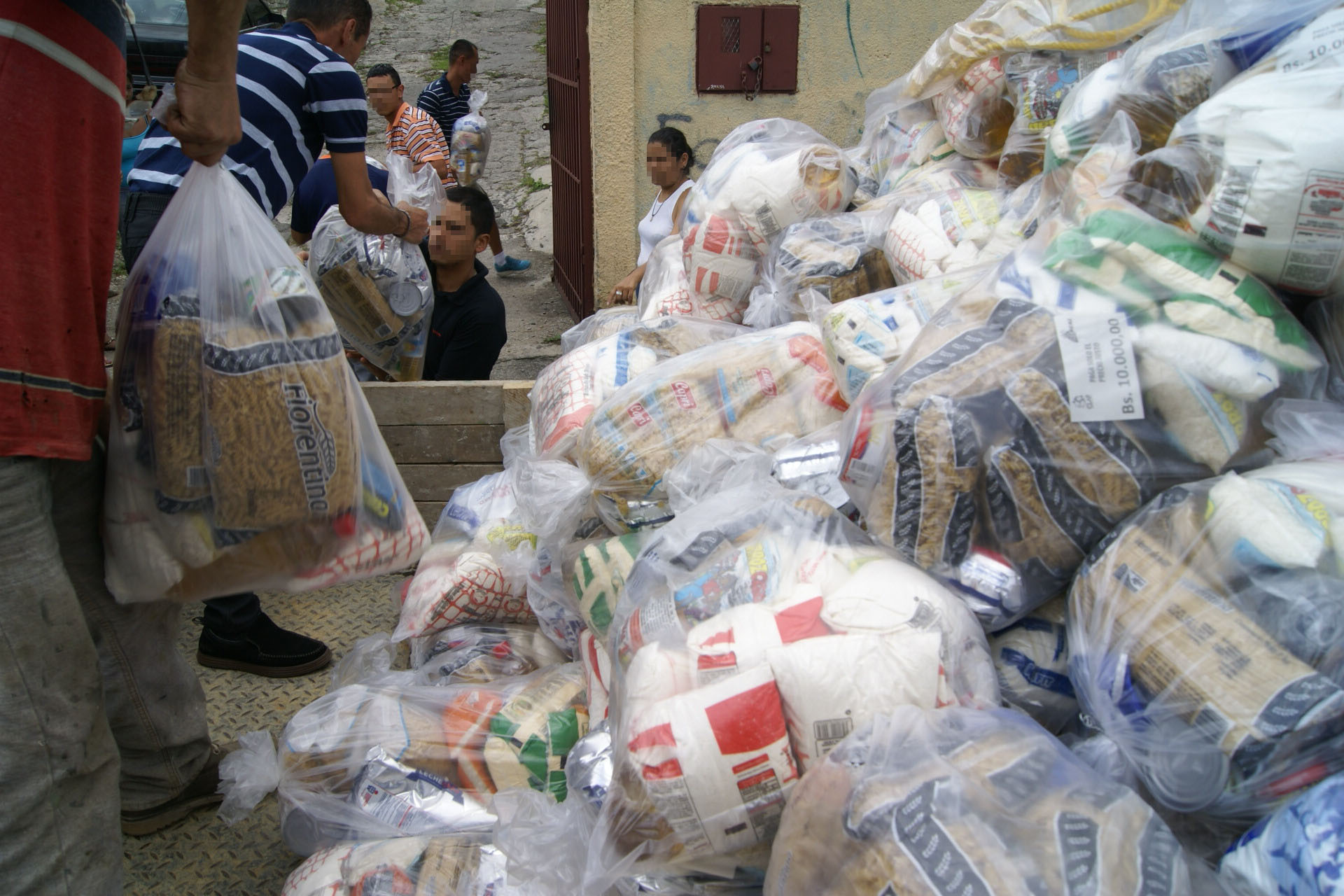 405 familias de Andrés Bello  recibieron bolsa del CLAP
