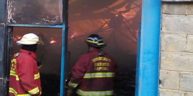 Reportan incendio en la zona industrial de La Yaguara