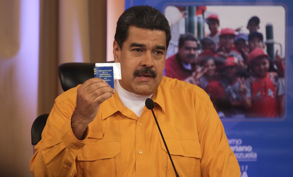 Maduro anuncia que vuelven las materias física, química y matemática por separado