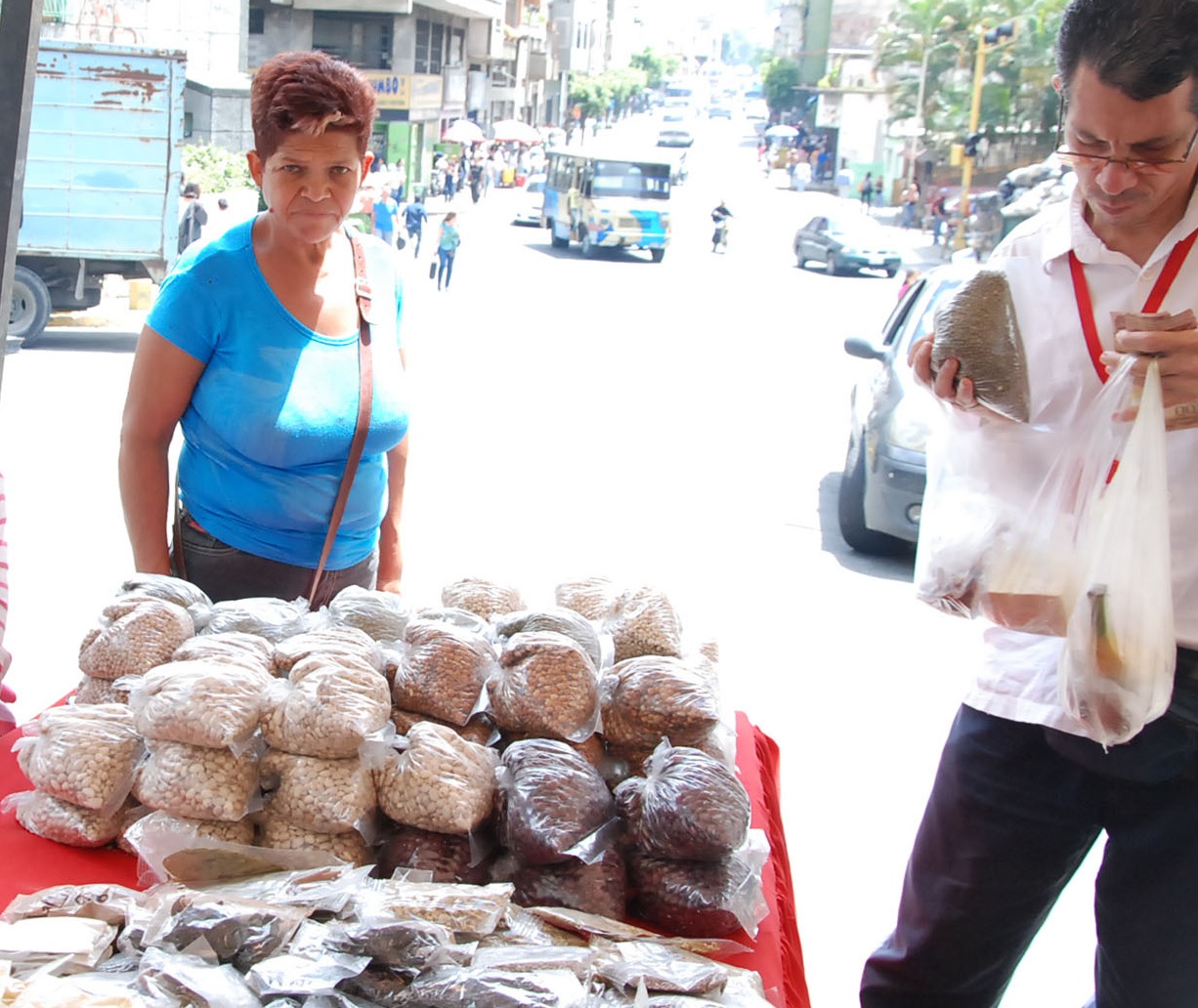 Se mantienen los precios en mercados a cielo abierto