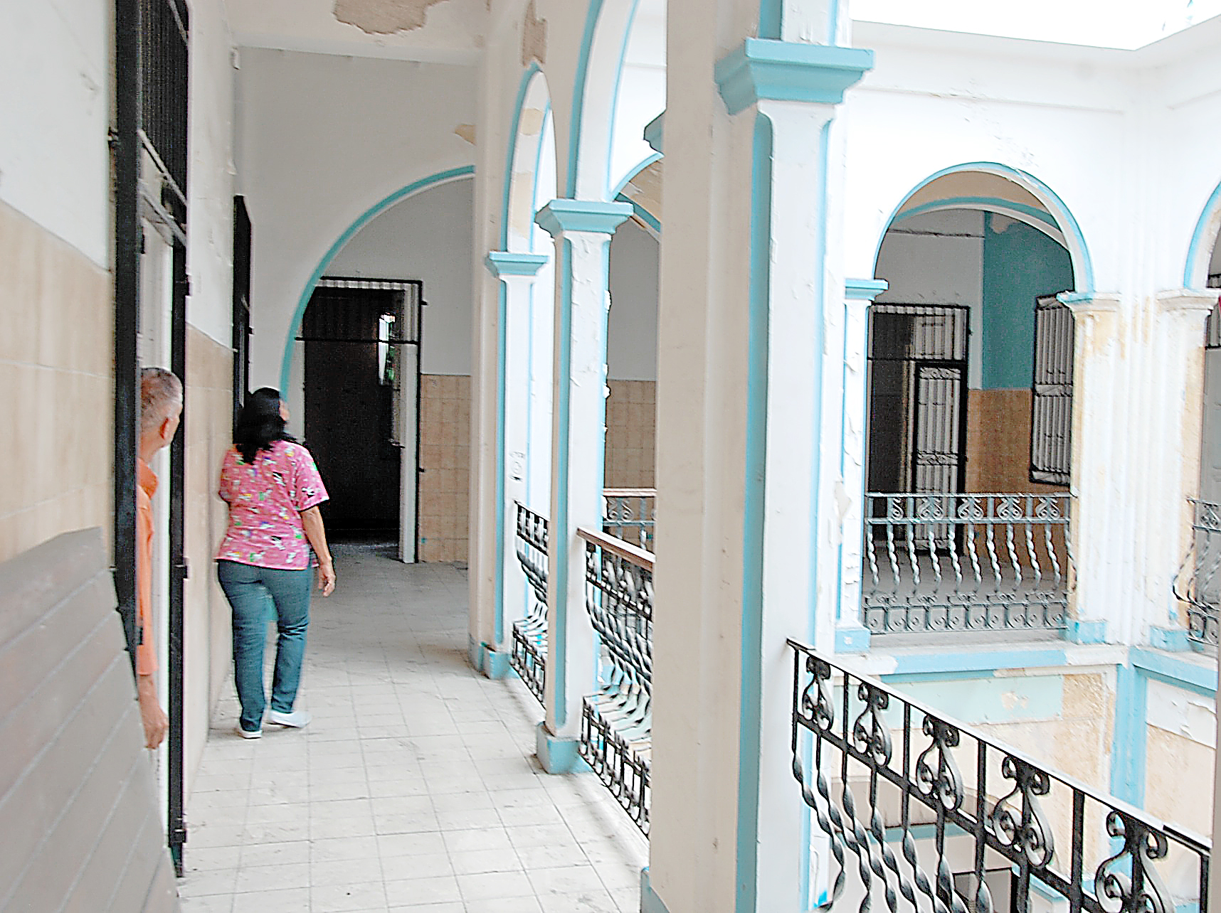 Invaden antigua sede de Unidad Sanitaria