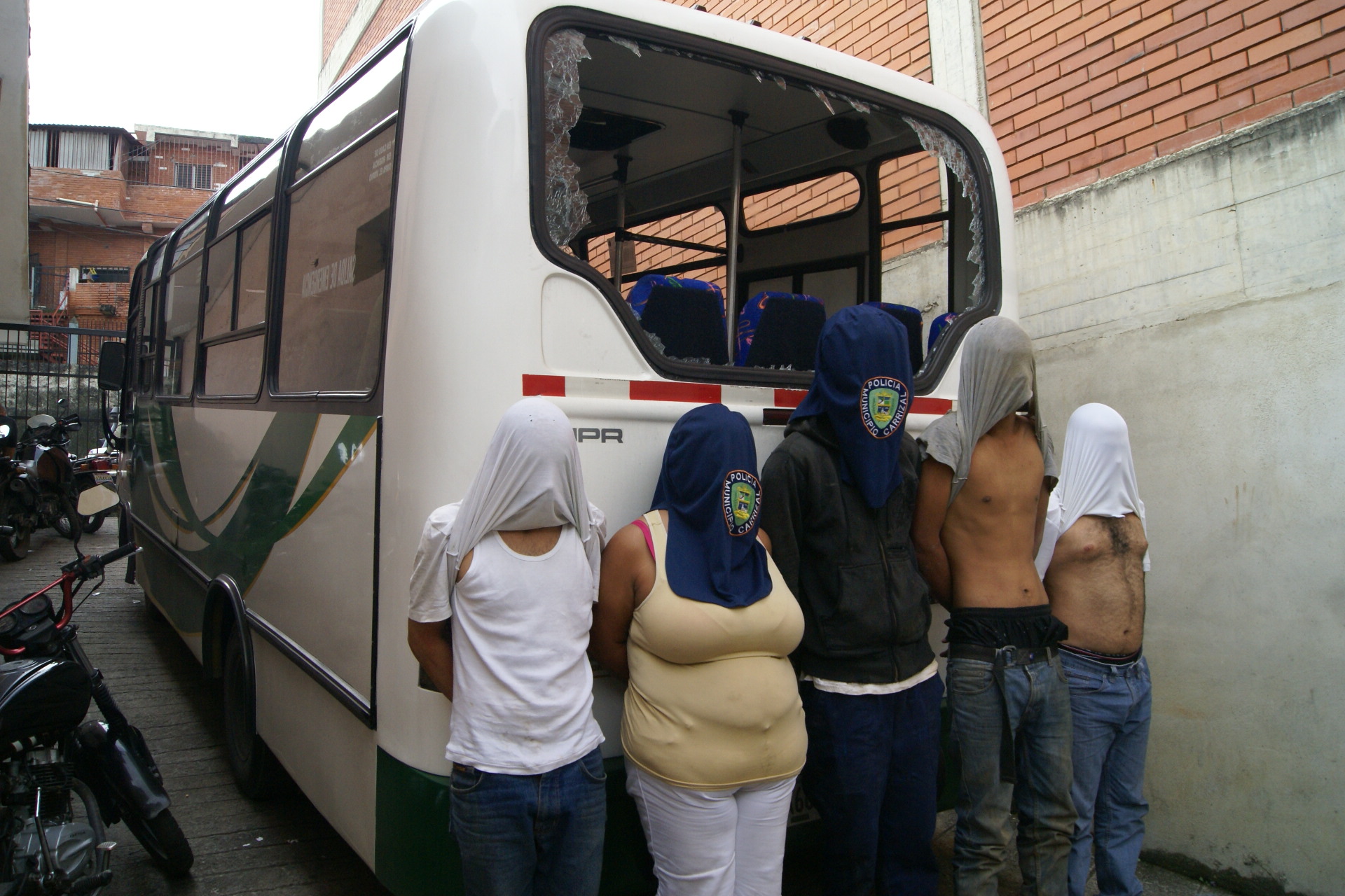 Atrapan a 5 implicados en secuestro y robo de pasajeros de autobús