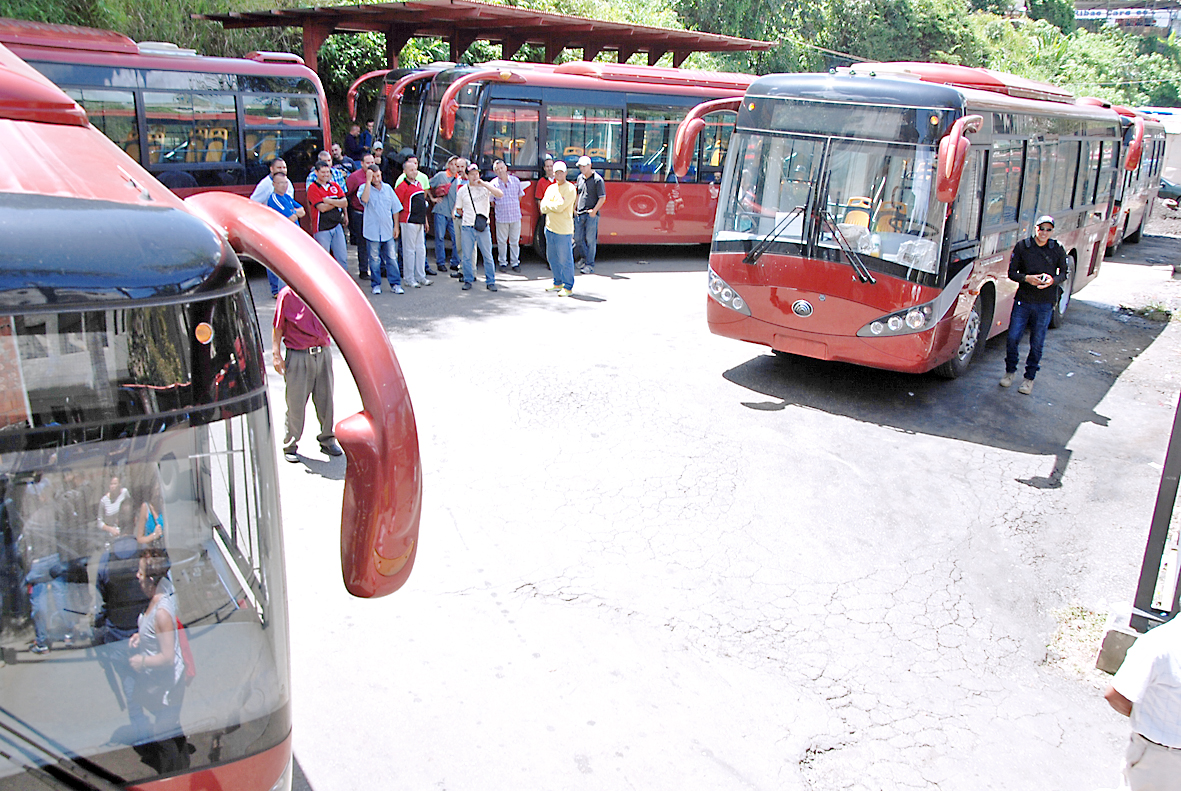 Con 33 unidades de Sitssa frenan paro de transporte