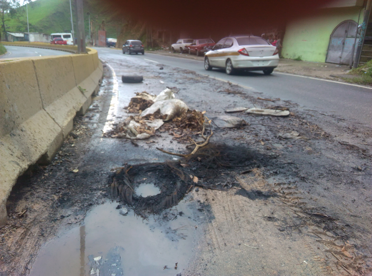 Troneras en la Panamericana aumentan riesgos de colisión