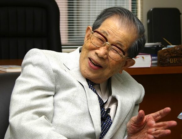 Fallece Shigeaki Hinohara, el médico japonés que trabajó hasta los 100 años