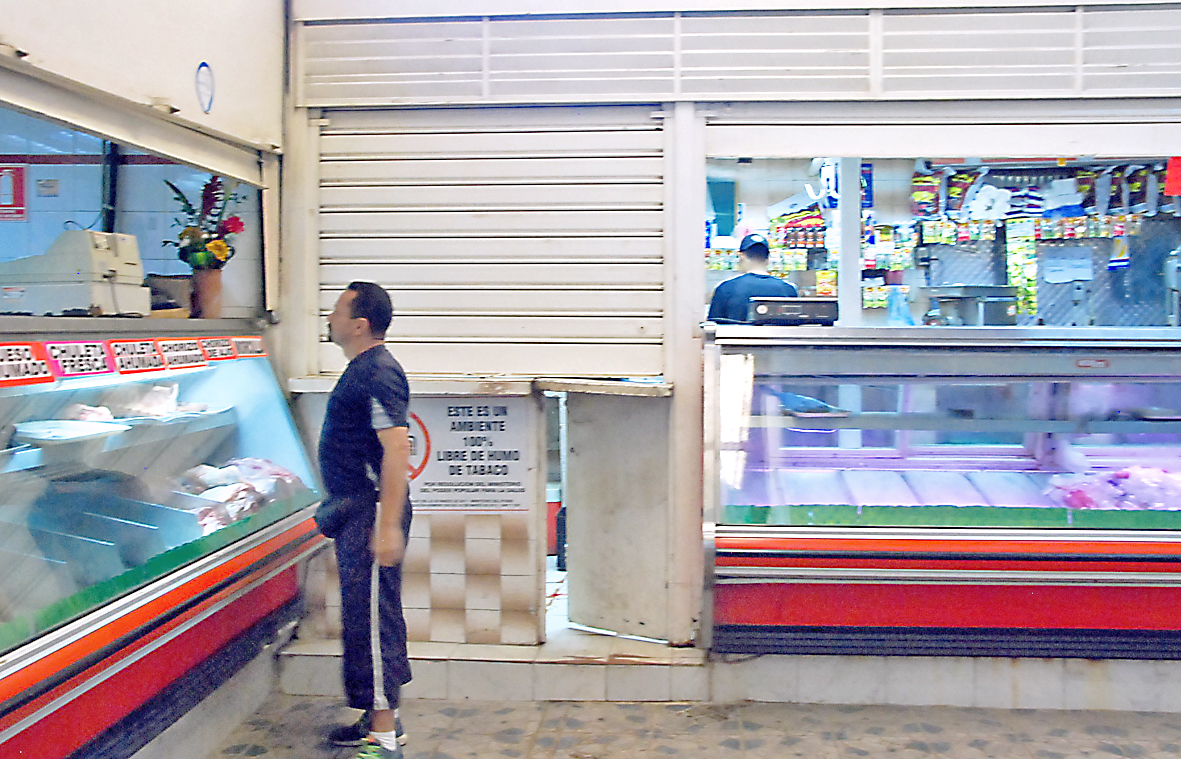 Esperan por reses en el mercado de El Paso