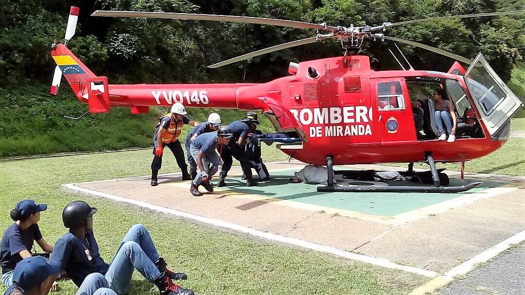 Bomberos de Miranda enseñan sobre rescate aéreo a estudiantes de la Universidad de la Seguridad