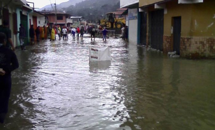 Autoridades reportan casi 1.400 familias afectadas por inundaciones en Bolívar