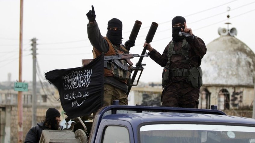 El Estado Islámico permitió la salida de 3.000 civiles de Al Raqqa