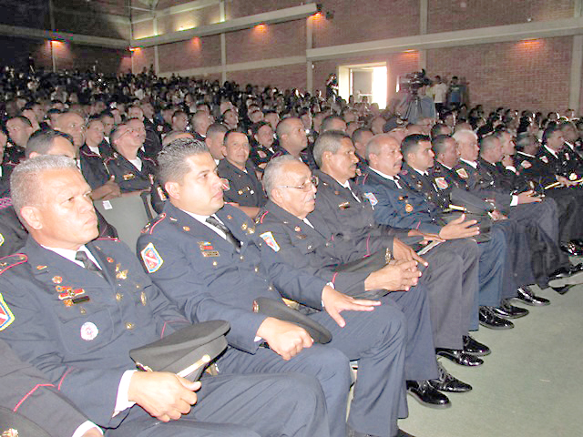 Ascendieron a 375 bomberos